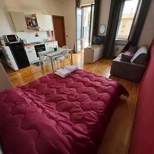 Appartamento Pantone Cremisi-seregno Center, Seregno